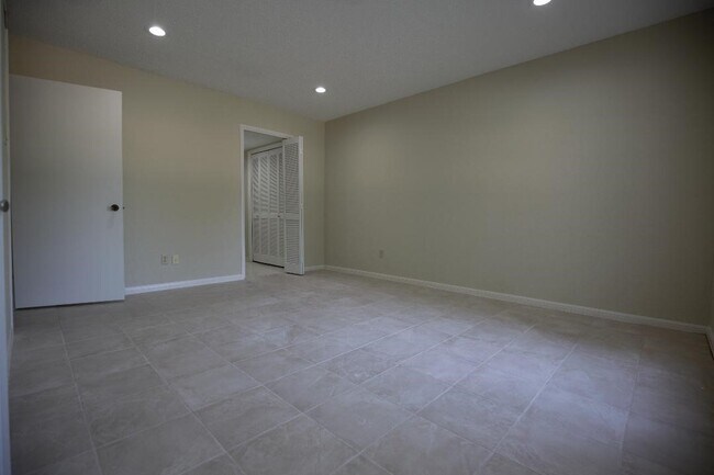 Foto del edificio - 1370 Country Pl Dr