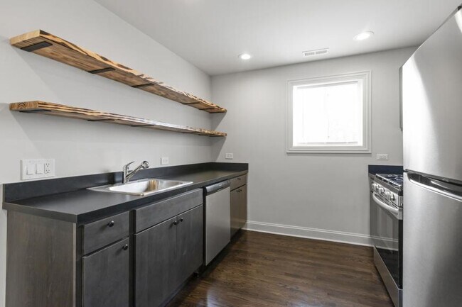 Building Photo - 2 bedroom in Chicago IL 60618