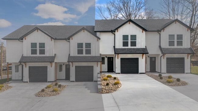 Photo - 116 Shipman Dr Townhome