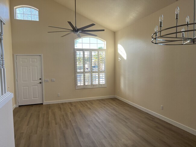 Building Photo - 9130 N Safflower Ln