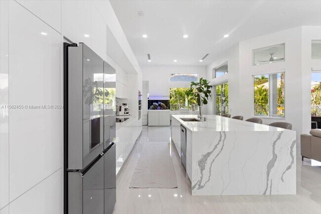 Foto del edificio - 3847 Crestwood Cir