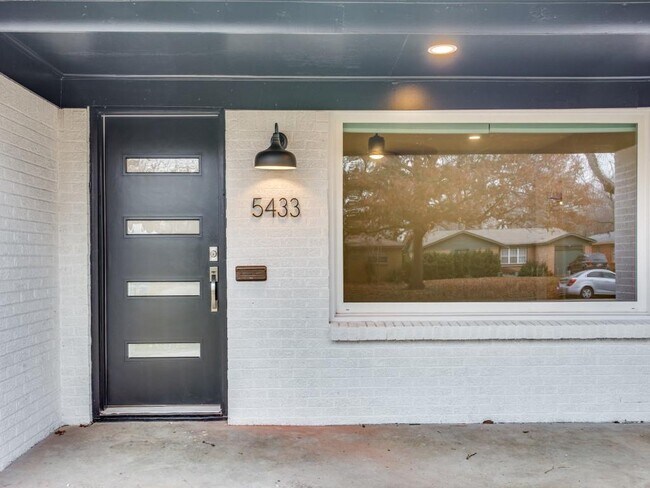 Building Photo - 5433 Santa Marie Ave