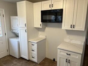 Building Photo - 100 S Kendall St