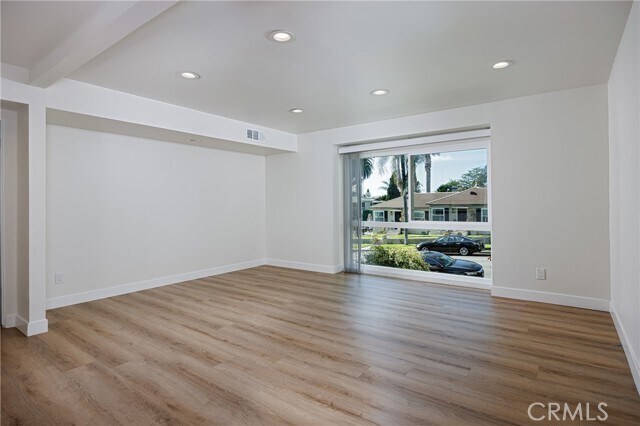 Foto del edificio - 340 Cypress Dr