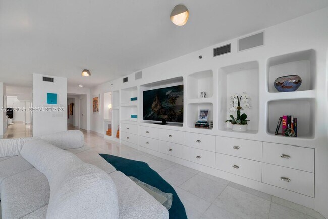 Foto del edificio - 5801 Collins Ave