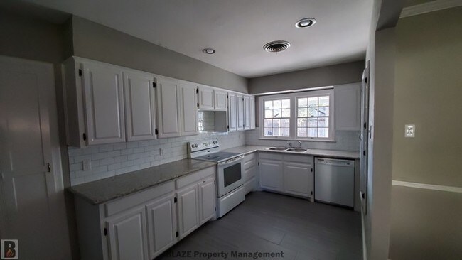 Building Photo - Outstanding Remodel