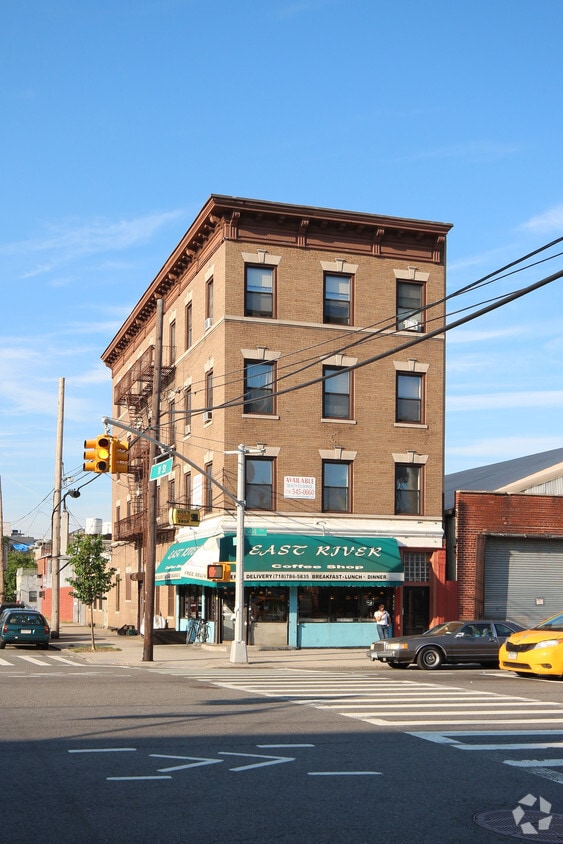 Building Photo - 10-50 44th Dr