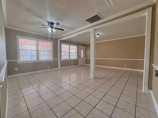 Foto del edificio - 6602 Clemson St