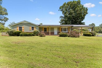 Building Photo - 1001 Lakeside Dr
