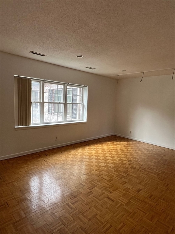 Foto del edificio - 153 Lake Shore Rd