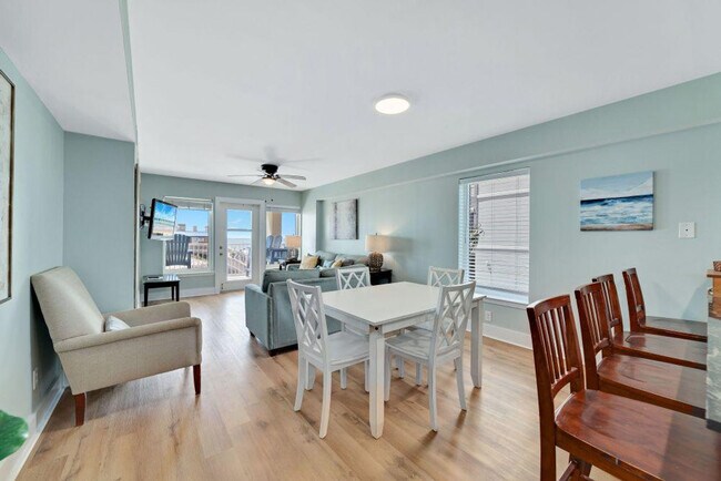 Foto del edificio - 409 E Beach Blvd