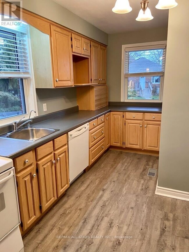 Building Photo - 9 Cluxton St