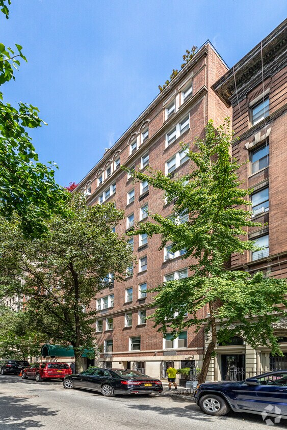 Vista desde la calle - 163 E 81st St