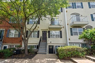 Building Photo - 98 Vaughan Dr