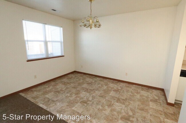 Building Photo - 219 Tanglewood Dr