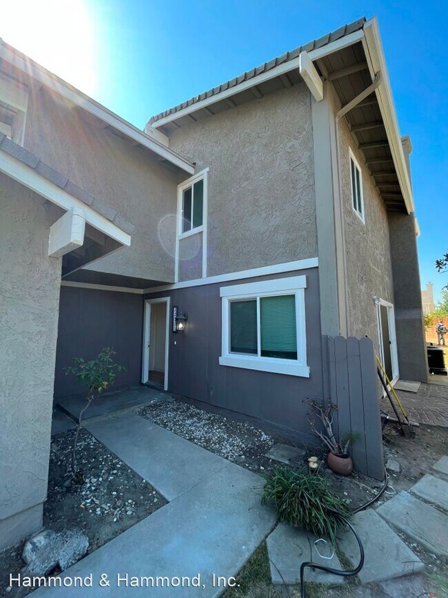 Building Photo - 3 br, 2.5 bath House - 22000 Lemarsh St.