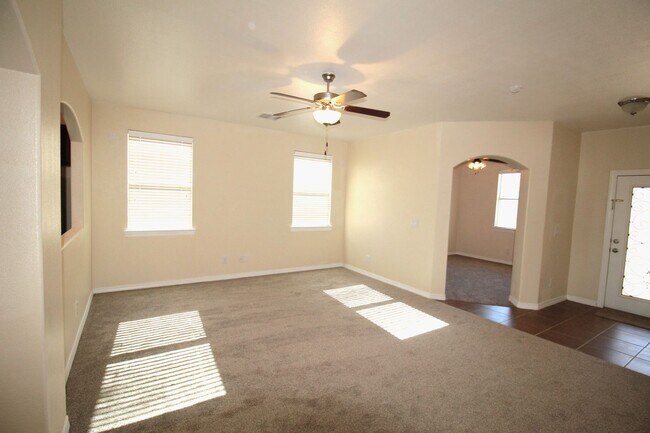 Foto del edificio - BEAUTIFUL EASTSIDE HOME