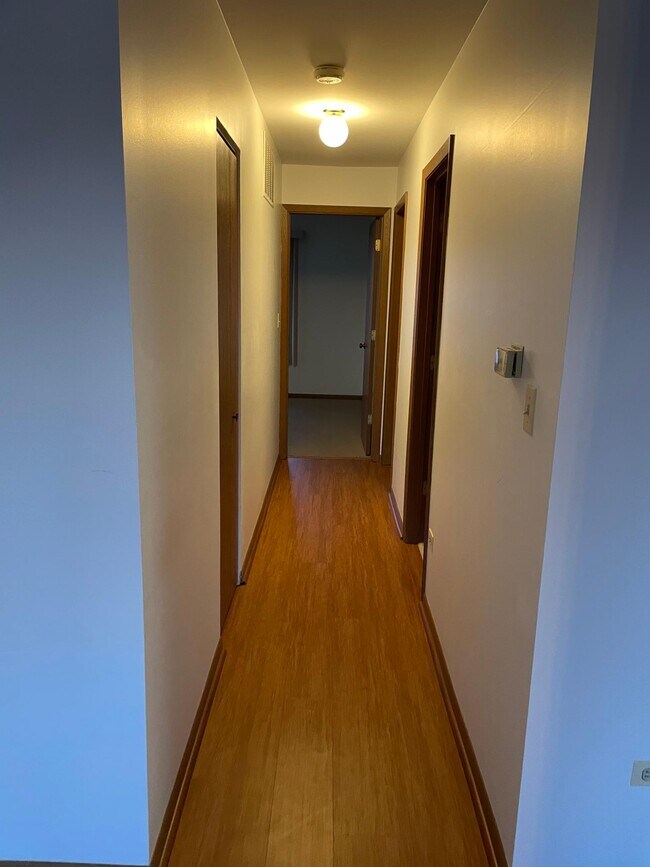 Foto del edificio - 876 Cross Creek Dr N