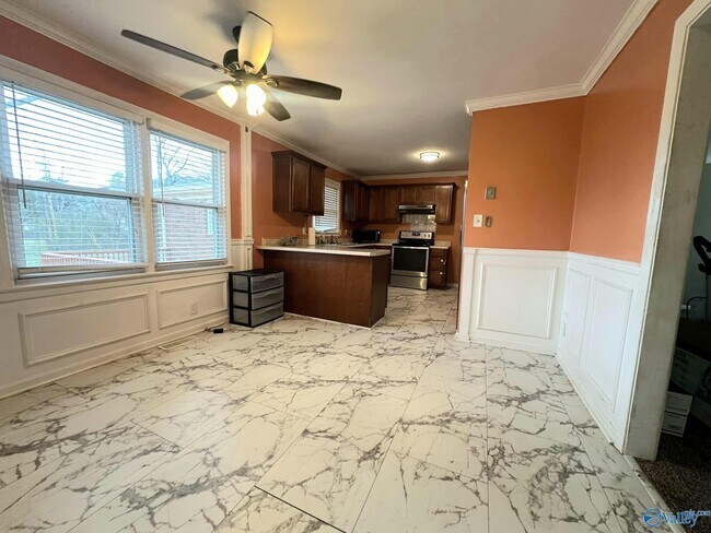 Building Photo - 2209 Viscount Dr NW