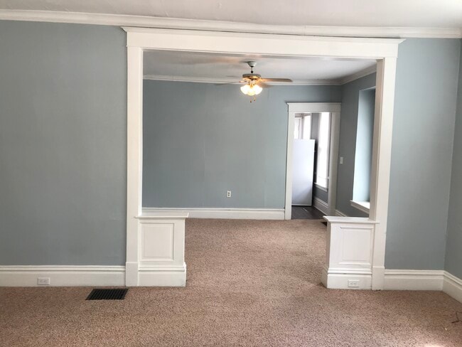 Building Photo - 128 Luton Ave SE