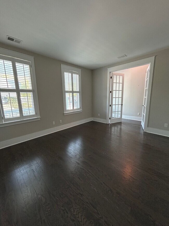 Building Photo - Stunning 4BR/3.5BA