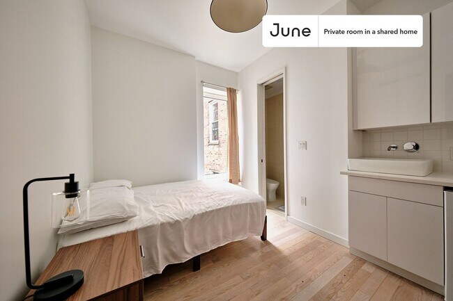 Foto del edificio - Room in Shared 4 bed/4 bath home in Ditmas Park