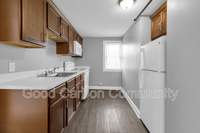 Building Photo - 618 Elmwood Ave