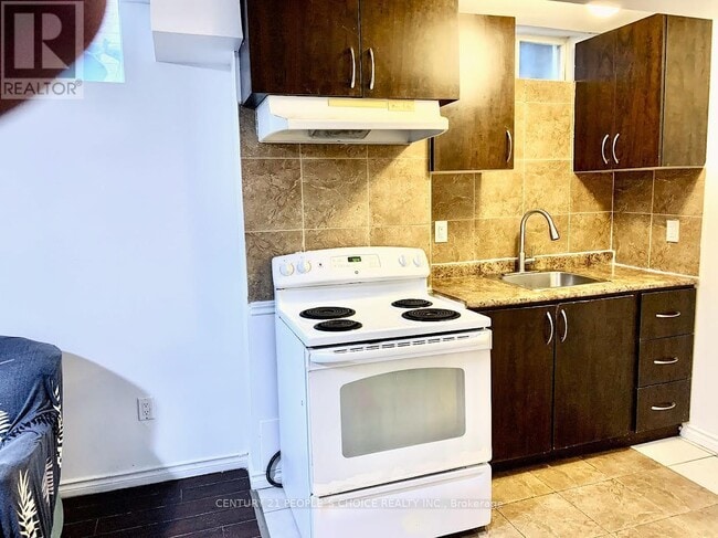 Building Photo - 40 Palm Tree Rd