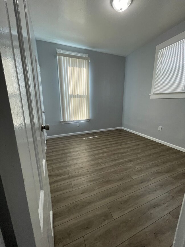 Building Photo - 00812