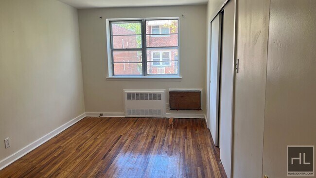 Foto del edificio - VERY LARGE 3 BEDEROOMS WITH PRIVATE BALCON...