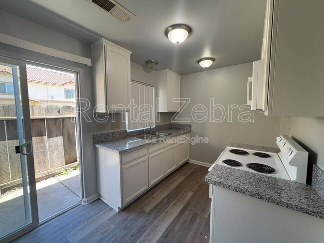 Building Photo - 2951 Willowbrook Dr