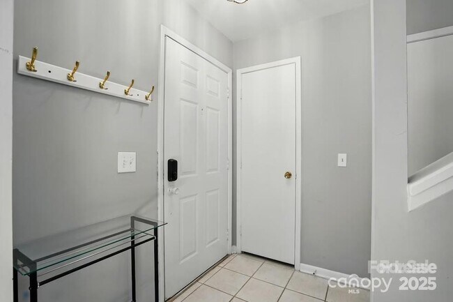 Foto del edificio - 6044 Heath Valley Rd