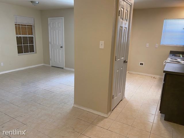Building Photo - 3 br, 1.5 bath Duplex - 528 Wilcox Avenue 2