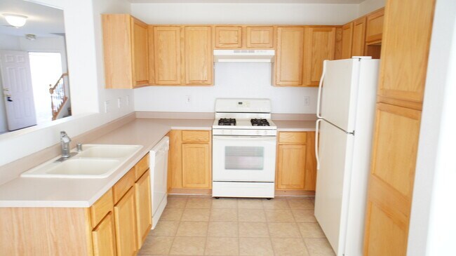 Foto del edificio - 4 Bedroom, 2.5 Bath Home with 2 Car Garage!