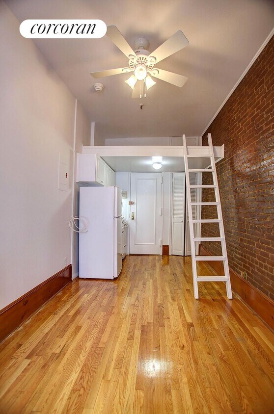 Building Photo - 148 W 70th St