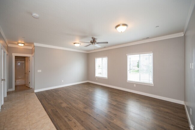 Foto del edificio - 1843 N Crest Rd