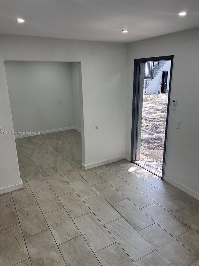 Foto del edificio - 9301 NW 4th Ave