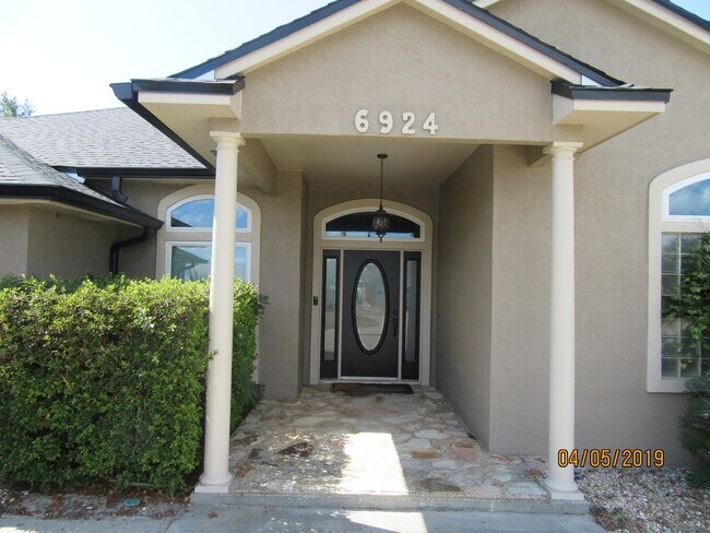 Building Photo - 6924 Ross Dr
