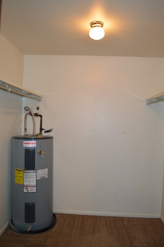 Building Photo - 4370 Highland Dr