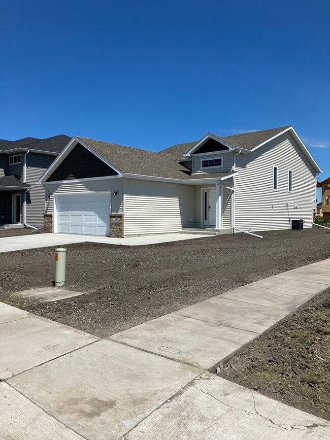 Foto del edificio - 4 Bed 3 Bath Single Family Home