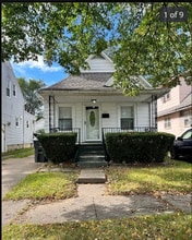 Building Photo - 813 Evesham Ave