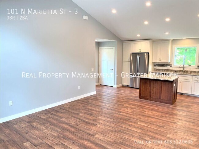 Foto del edificio - New Construction luxury end unit townhome ...