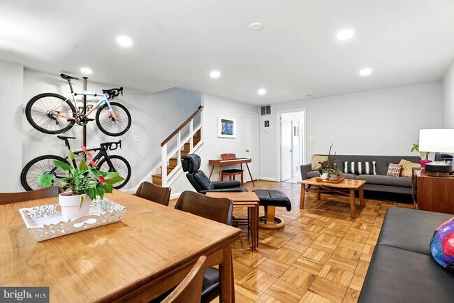 Foto del edificio - 9882 Hollow Glen Pl