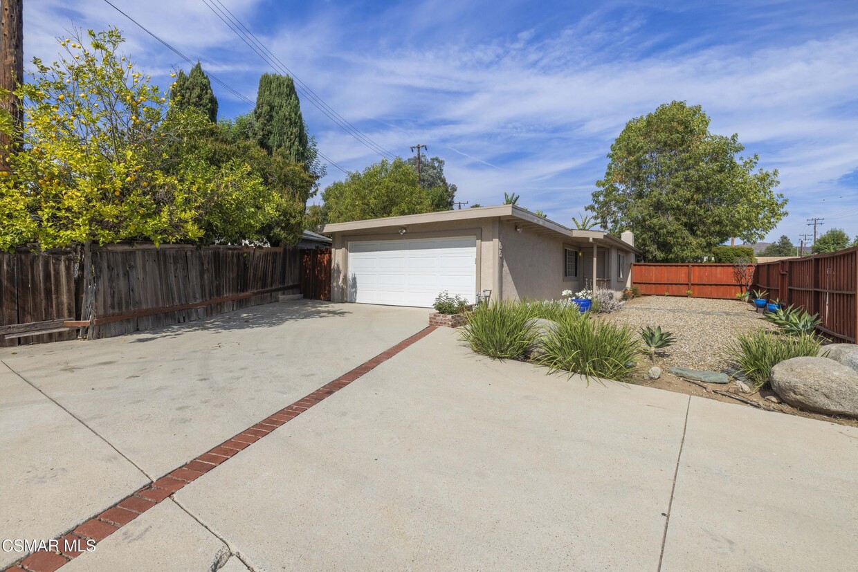 Primary Photo - 865 W Hillcrest Dr