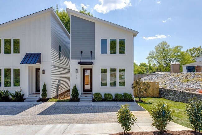 Building Photo - 3 Bedroom, 2.5 Bathroom House In Wedgewood!!
