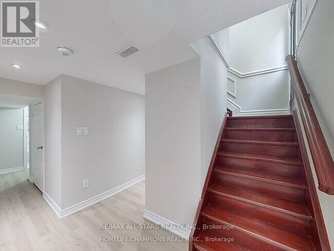 Photo du bâtiment - 896 Kennedy Rd
