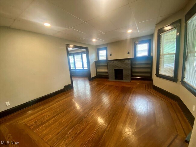 Foto del edificio - 418 Crestwood Ave