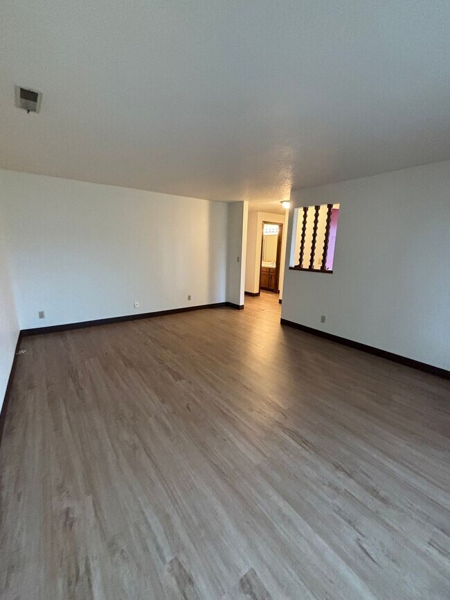 Foto del edificio - Charming 3-Bedroom 2 Bath Home in SE Salem