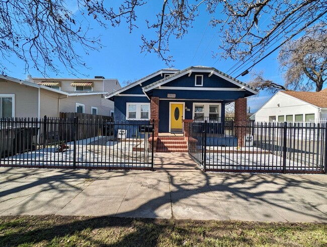 Building Photo - 2416 27th St