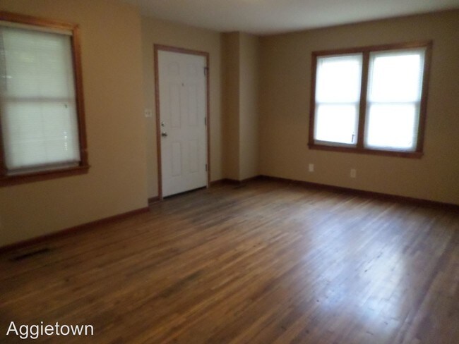 Building Photo - 923 Bluemont Ave